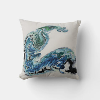 Almofada “Dragon in the Waves – Abstract Ocean Energy Throw