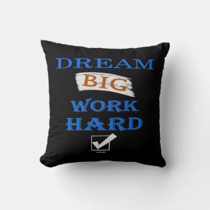 Almofada DREAM BIG, citação inspiradora do DURO de trabalho