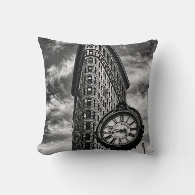 Almofada Edifício Flatiron e Relógio em Preto e Branco (Frente)