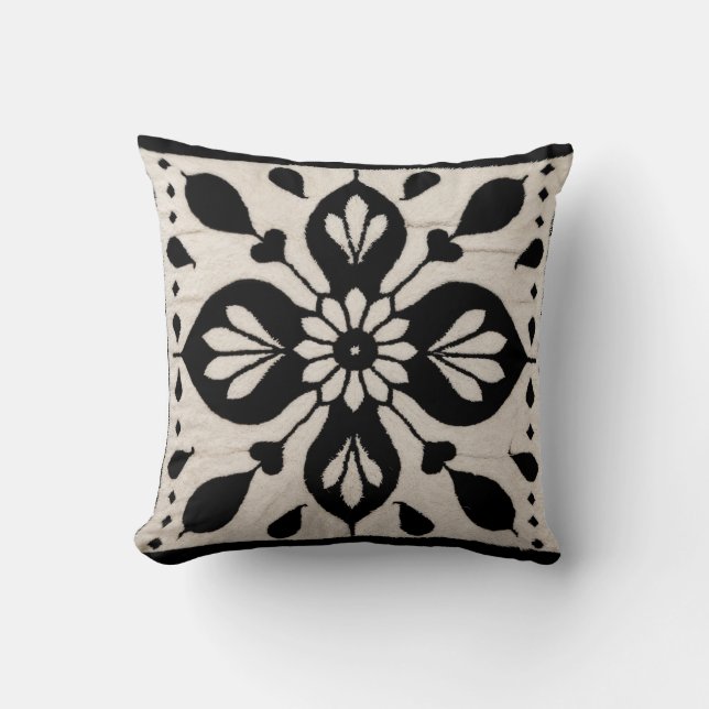 Almofada Elegância Persa: Quilim Preto e Branco Feito à Man (Frente)
