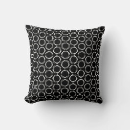 Almofada Elegant Black and White Petal Mandala Pattern