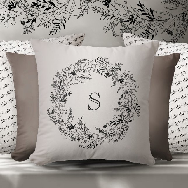Almofada Elegant botanical foliage wreath letter S (Criador carregado)