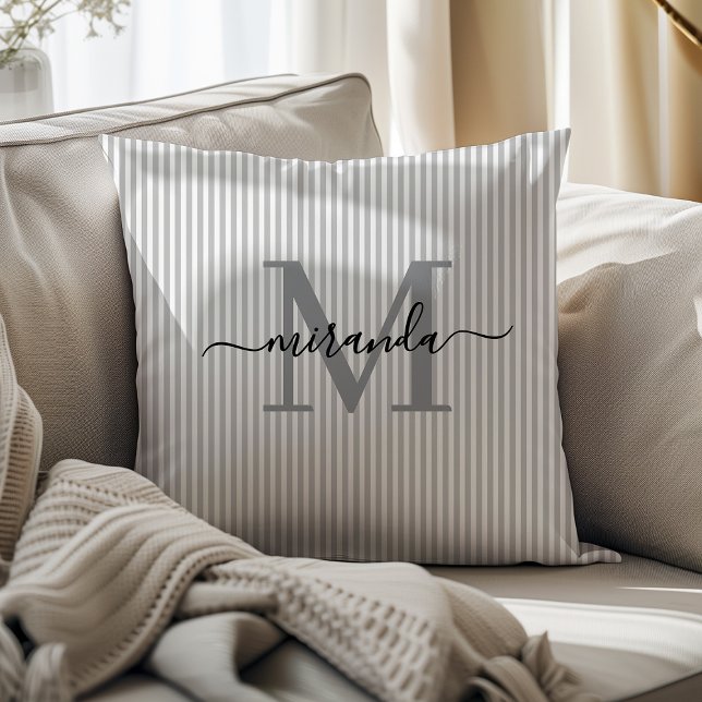 Almofada Elegant Gray & White Stripes Monogram Name (Criador carregado)