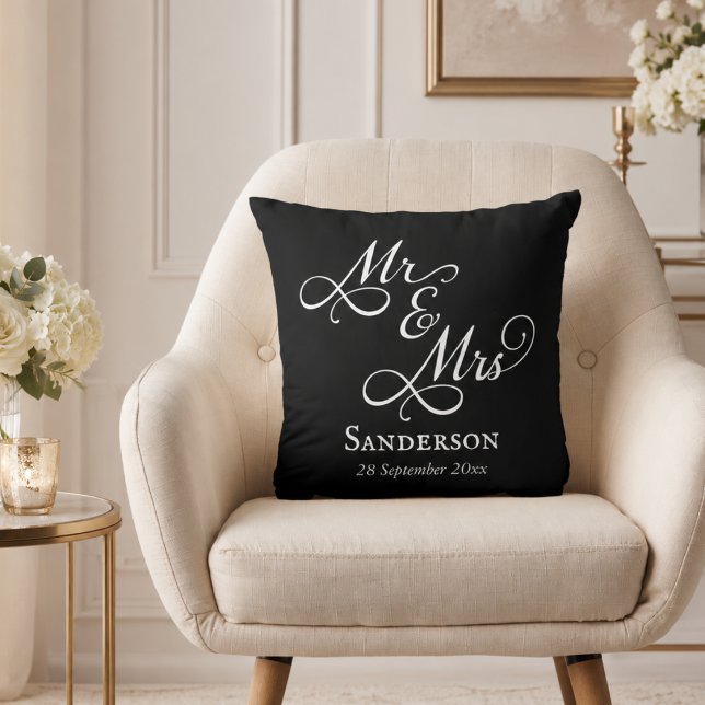 Almofada Elegante Sr e Sra Casamento Preto (elegant mr and mrs wedding gift keepsake throw pillow)