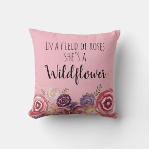Almofada Em um campo de Rosas Ela é um Travesseiro de flor
