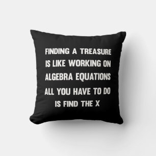 Almofada Encontrar um tesouro é como trabalhar em álgebra.