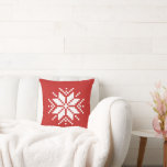 Almofada Ênfase Natal Nórdica Pixel Snowflake<br><div class="desc">Traga os feriados para casa esta temporada com estes travesseiros decorativos de sotaque decorante em cores clássicas de Natal de branco em vermelho apresentando um floco de neve de pixel no estilo nórdico,  singular,  grande,  num dos lados e um padrão repetitivo no sentido inverso.</div>