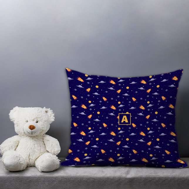 Almofada Espaço de padrão lavanda laranja monograma azul es (Pattern space lavender orange dark blue monogram throw pillow.)