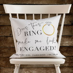 Almofada ESTE ANEL Faz-me parecer um Script de Foto Envolvi<br><div class="desc">Este anel me faz parecer um travesseiro decorativo de fotos da caligrafia engajada? Um fundo bonito com design de caligrafia de luxo moderno com um anel de noivado de diamante de ouro falsa, citando: "Este anel me faz parecer noivo?" Personalizada abaixo com o nome casado da noiva a ser, e...</div>