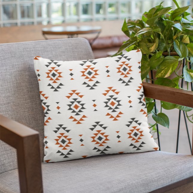 Almofada Estilo Indígena Nativo de Padrão Étnico Geométrico (Criador carregado)