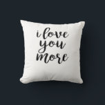 Almofada Eu Amo Você Mais Design de Amor Elegante<br><div class="desc">Design de amor elegante com detalhes refinados,  ideal para casamentos,  aniversários ou enfeites de casa sofisticados.</div>