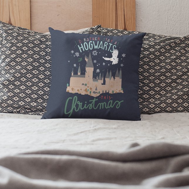 Almofada Eu Preferencialmente Ficaria Em Hogwarts Este Nata (Pillow on bed)