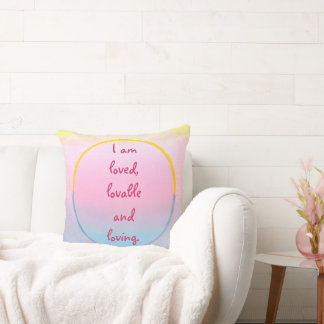 Almofada Eu sou amado, amável e afirmação cor-de-rosa amoro