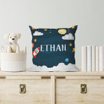 Almofada Explosão | Espaço Exterior Personalizado<br><div class="desc">O legal travesseiro decorativo temático espacial para o quarto de seu pequeno explorador mostra seu nome em letras brancas,  cercado por um foguete,  estrelas,  planetas e nuvens sobre um fundo azul-marinho do céu.</div>