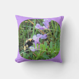 Almofada F32w Abelha em Flores Silvestres Roxas