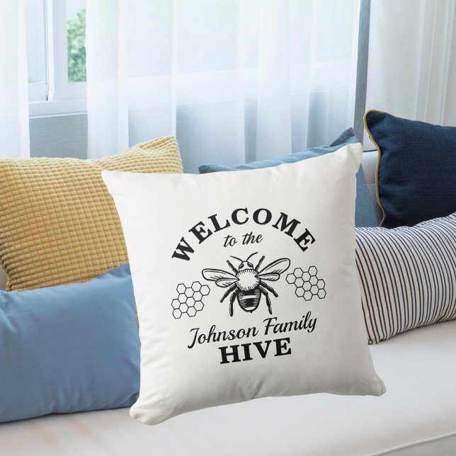 Almofada Farmhouse Stenciled Welcome to Our Hive Travesseir (Criador carregado)
