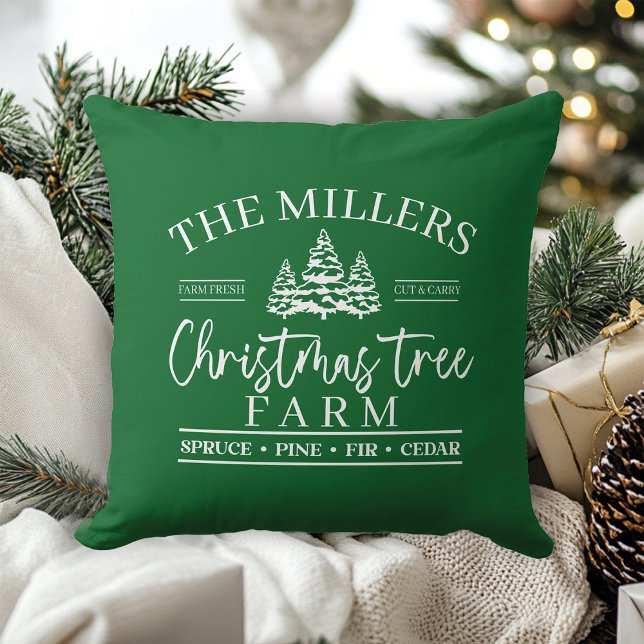 Almofada Fazenda de Árvore de Natal (Custom Family Name Christmas Tree Farm Throw Pillow)