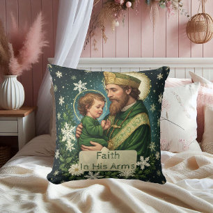 Almofada Fé em Seus Braços São Patrício com o Menino Jesus