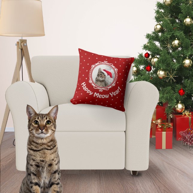 Almofada "Feliz Ano de Meow!" Cat Lover Natal Personalizado (Red Christmas pillow with a picture of your cat.)
