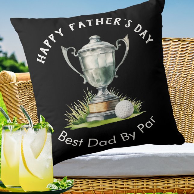 Almofada Feliz Dia dos Pais Melhor Pai Troféu Par de Golfe (A pillow with 'Happy Father's Day' and 'Best Dad By Par' words and picture of a golf ball and trophy)