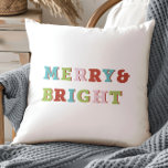 Almofada Feliz e Bright Festivo Natal Colorido<br><div class="desc">Entre na estação festiva com este design tipográfico limpo e minimalista com uma paleta colorida festiva que irá perfeita com o decoro de Natal nesta estação.</div>