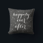 Almofada Feliz Nunca Depois De Cushion<br><div class="desc">Delicar as sementes flutuantes e o script de fita em um fundo de quadro mole acenam esta almofada. Felizmente para sempre, lembra-nos os desejos de dandelion, sonhos românticos e finais de conto de fadas, fazer perfeito para os recém casados ou a mesa do amor de casamento. Role para baixo para...</div>