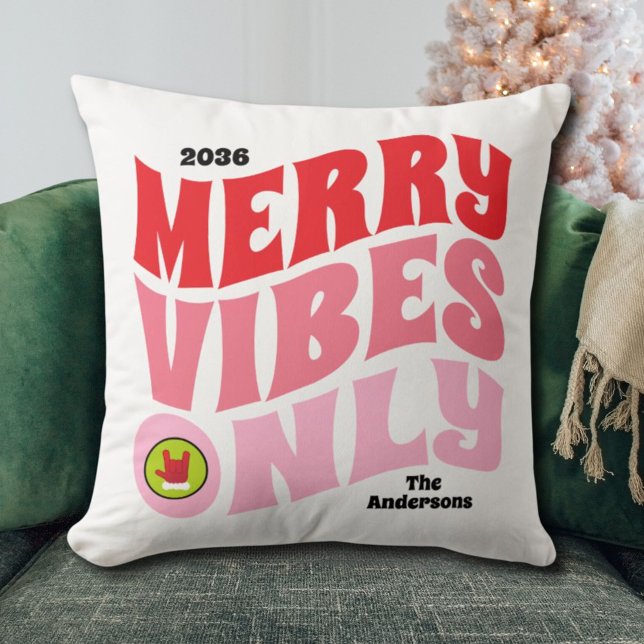 Almofada Feliz Viba Apenas Natal Verde Rosa (Merry Vibes Only Pink Green Family Christmas Throw Pillow)
