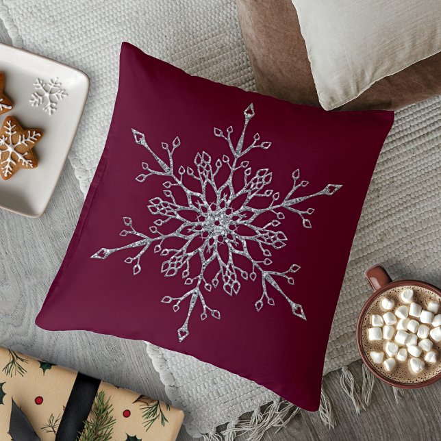 Almofada Feriado em Floco de Neve Silver Glitter Burgundy (Elegant Silver Glitter Burgundy Snowflake Holiday Throw Pillow)