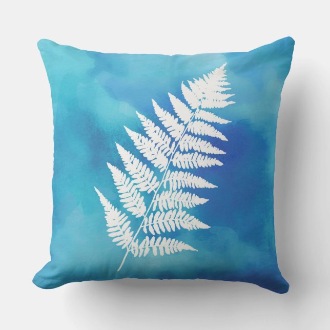 Almofada Fern Frond, branco sobre fundo azul de aquarela (Frente)