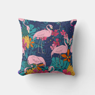 Almofada Flamingos sobre fundo de folhas tropicais e f