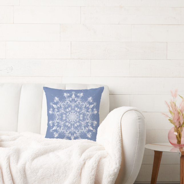 Almofada Floco de neve Fractal abstrato Lacy em Fundo Azul (Sofá)