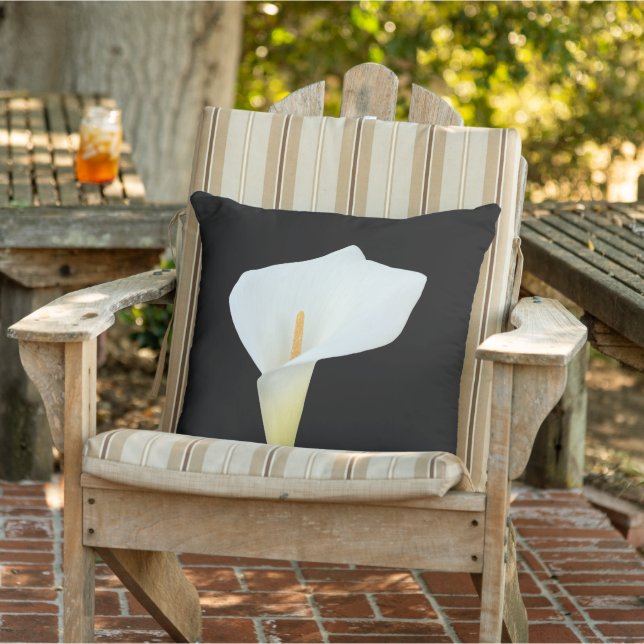 Almofada Flor de Lírio Calla Branco Foto Jardim de Quintal (Cadeira)