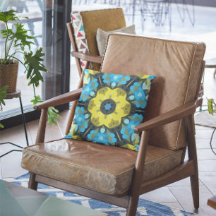 Almofada Flor de Mandala Retroativa Amarelo e Azul