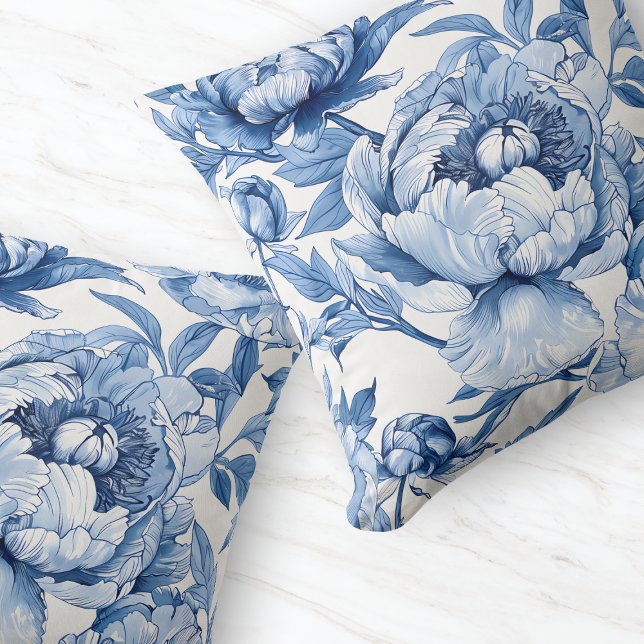 Almofada Flor De Porcelana Azul Botânico Deloral Delicado P (Botanical Blue Floral Delicate Porcelain Flower Throw Pillow)