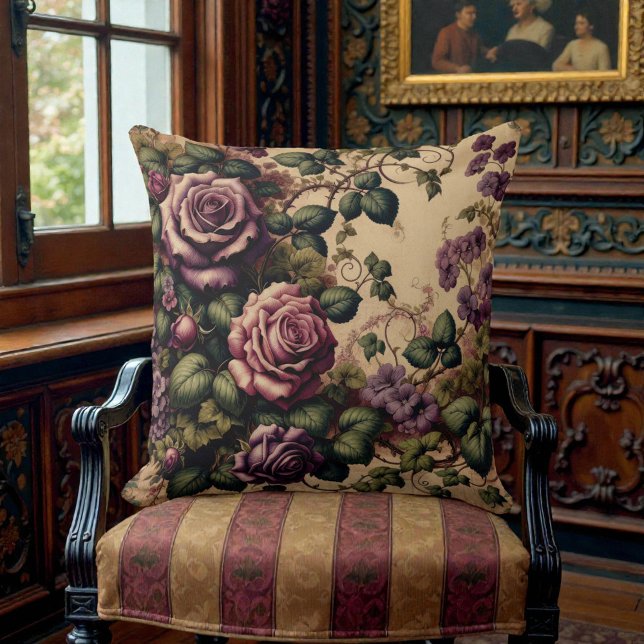 Almofada Floral Roxo Old Victorian (Criador carregado)
