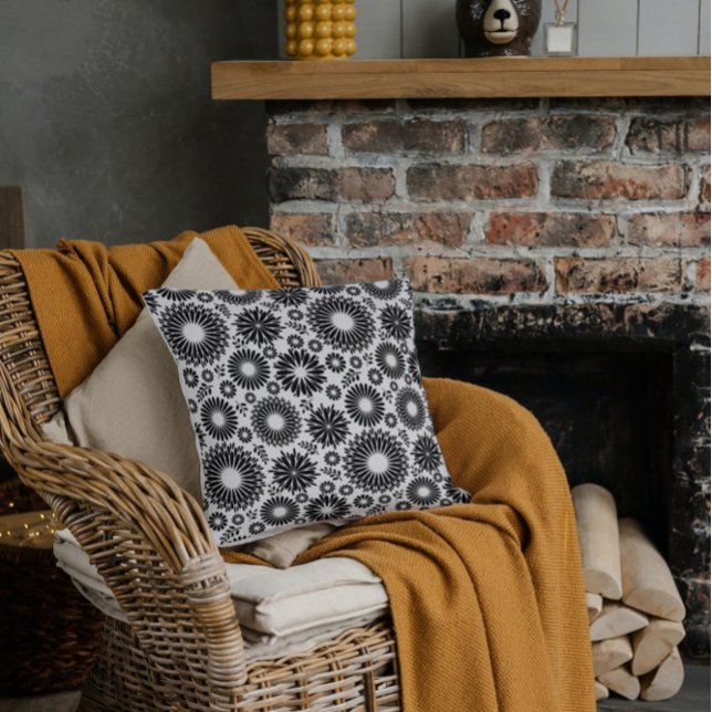 Almofada Flores boho Padrão floral vetorial preto e branco (Criador carregado)