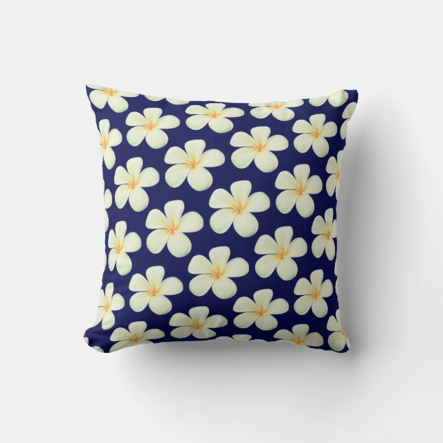 Almofada Flores Brancas de Frangipani Plumeria em Azul Mari (Frente)