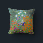 Almofada Flores Coloridas Vintage no Jardim | Gustav Klimt<br><div class="desc">Com seu vibrante e colorido design floral, este travesseiro traz um toque da elegância da natureza para o seu espaço. A estética inspirada na safra acrescenta um apelo nostálgico e eterno, fazer-o perfeito para aqueles que apreciam a decoração clássica e artística. Levante sua casa com esta obra-prima Gustav Klimt, e...</div>