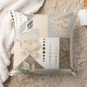 Almofada Flores creme sobre branco
