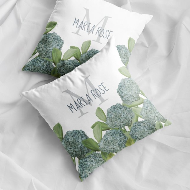 Almofada Flores de Hydrangea Chic Elegant (Blue hydrangea floral monogram pillow with personalized name botanical home decor accent.)