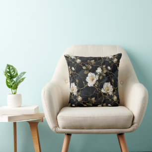 Almofada Flores de Maçã Branca em Fundo Dourado Preto