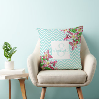 Almofada Flores e Chevron Monogramadas