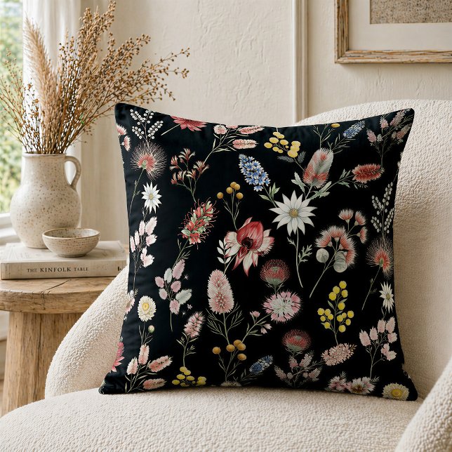 Almofada Flores Silvestres Românticas e Sombrias em Aquarel (Criador carregado)