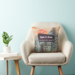 Almofada Floresta Personalizada do Parque Nacional da Monta<br><div class="desc">Transforme seu espaço de convivência com nossa Almofada de Lançamento Vintage Retro Sunset Mountain, uma mistura perfeita de charme nostálgico e beleza natural. Esta almofada apresenta um design cativante de um pôr do sol sobre montanhas, florestas e árvores robustas, tudo renderizado em uma estética retrô elegante. Ideal para aqueles que...</div>