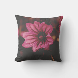 Almofada Flower in Water Droplets Throw Pillow