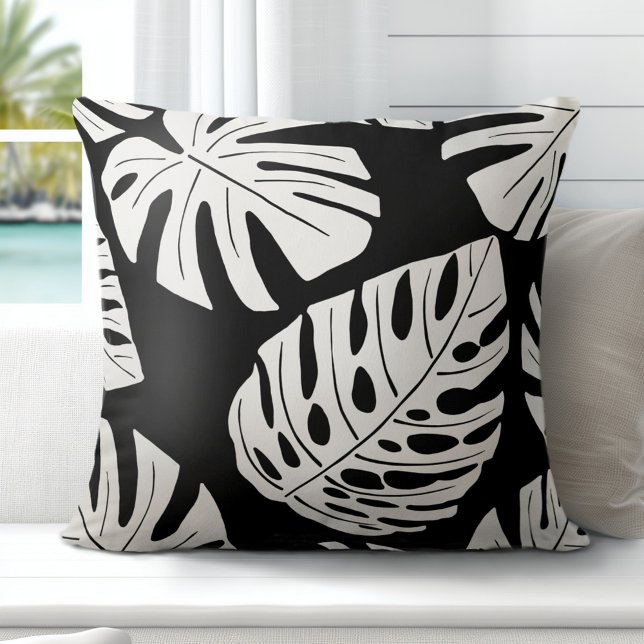 Almofada Folhas de Palma Negra Tropicais Monstera (Discover Gorgeous Coastal Throw Pillows by Totally Coast)
