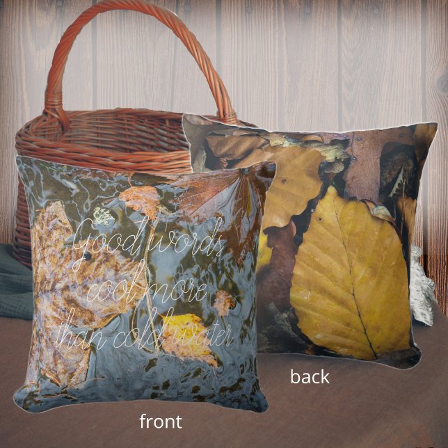 Almofada Folhas do outono no fluxo florestal (Criador carregado)