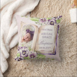 Almofada Foto Archada Violeta Roxa Foto Único Baptism Keeps<br><div class="desc">Esta design é única porque é criada dentro das páginas de um livro com uma foto arquivada da sua pequena à esquerda aninhada entre uma cama de violetas roxas. O texto fica na página do livro à direita com um tom dourado atravessado no canto superior direito. Um efeito de envelhecimento...</div>