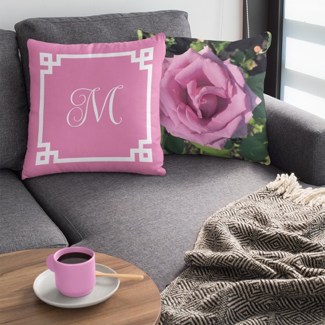Almofada Foto da borda chave grega do monograma branco e ro (Your monogram on the front of this pillow... your photo on back.)