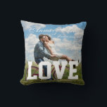 Almofada Foto de Casal Simples Amor Adicionar Nome Texto e<br><div class="desc">Almofada de lançamento de fotos de casal Amor. Procurando a almofada de casal ideal? Esta almofada é personalizável, você pode adicionar duas fotos diferentes, os nomes do casal, um texto curto e uma palavra carinhosa como "amor". Mostre suas fotos de casamento favoritas, imagine descansar a cabeça nesta almofada cheia de...</div>